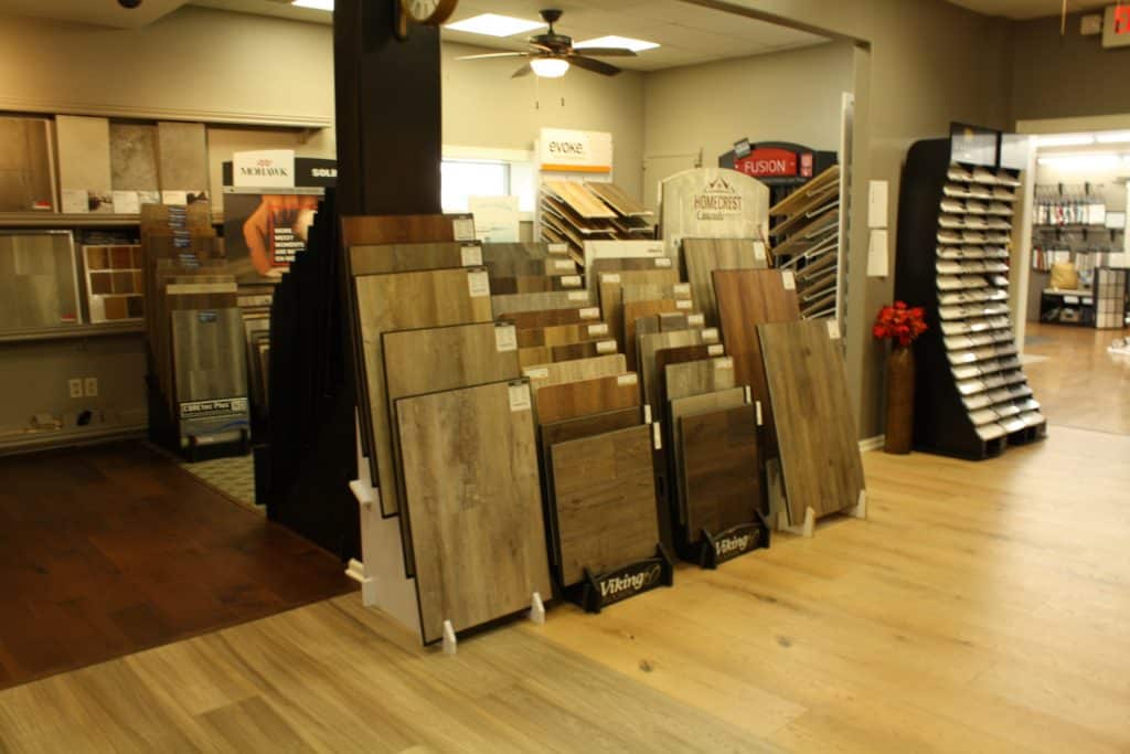 Hardwood Flooring: Vinyl Versus Natural Hardwood